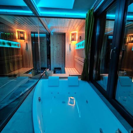 Smart Luxury Penthouse Suites - Private Sauna, Hot-Tub, Home Cinema At The Best Location In Skopie Exterior foto
