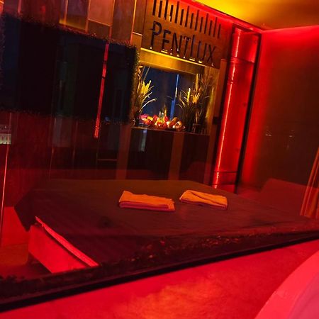 Smart Luxury Penthouse Suites - Private Sauna, Hot-Tub, Home Cinema At The Best Location In Skopie Exterior foto