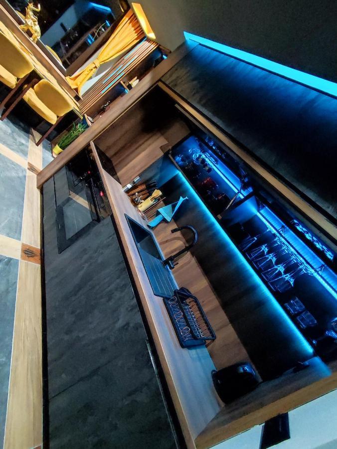 Smart Luxury Penthouse Suites - Private Sauna, Hot-Tub, Home Cinema At The Best Location In Skopie Exterior foto