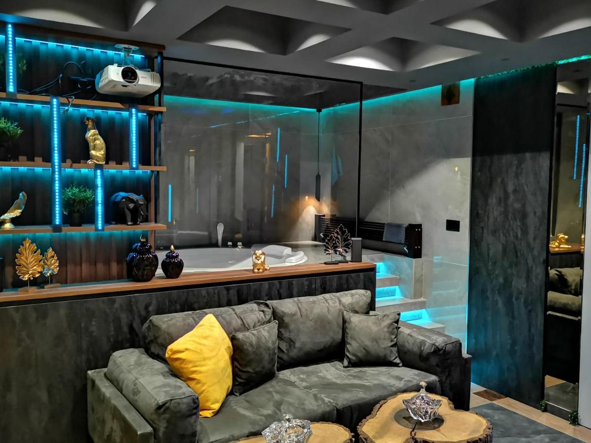 Smart Luxury Penthouse Suites - Private Sauna, Hot-Tub, Home Cinema At The Best Location In Skopie Exterior foto