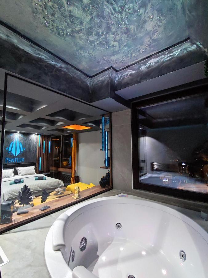 Smart Luxury Penthouse Suites - Private Sauna, Hot-Tub, Home Cinema At The Best Location In Skopie Exterior foto