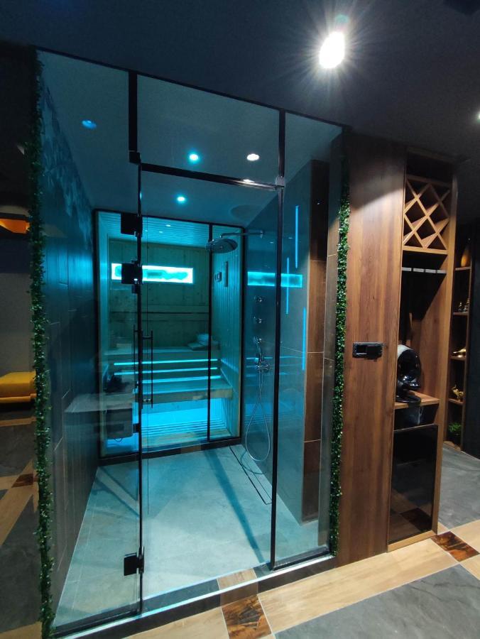 Smart Luxury Penthouse Suites - Private Sauna, Hot-Tub, Home Cinema At The Best Location In Skopie Exterior foto