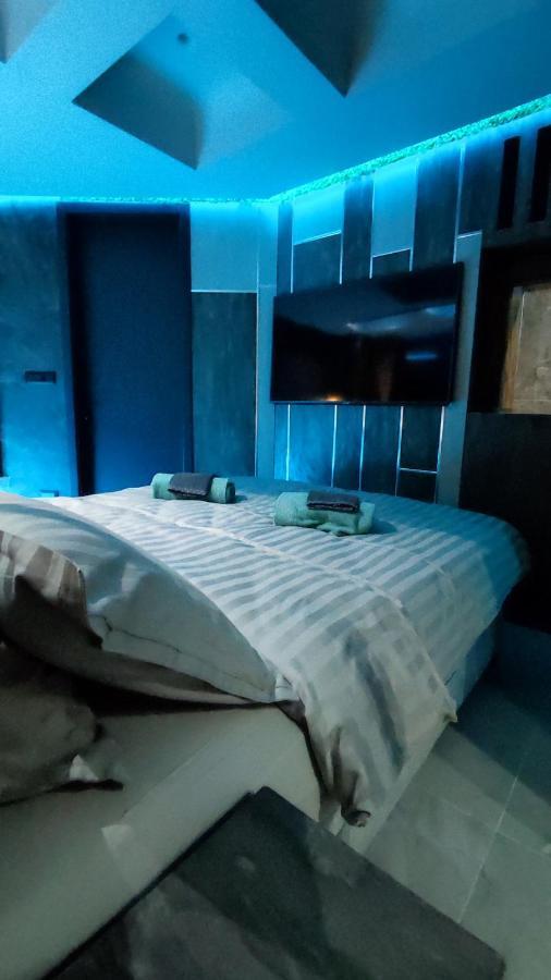 Smart Luxury Penthouse Suites - Private Sauna, Hot-Tub, Home Cinema At The Best Location In Skopie Exterior foto