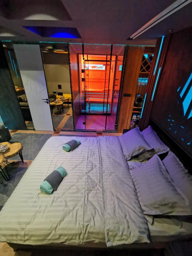 Smart Luxury Penthouse Suites - Private Sauna, Hot-Tub, Home Cinema At The Best Location In Skopie Exterior foto