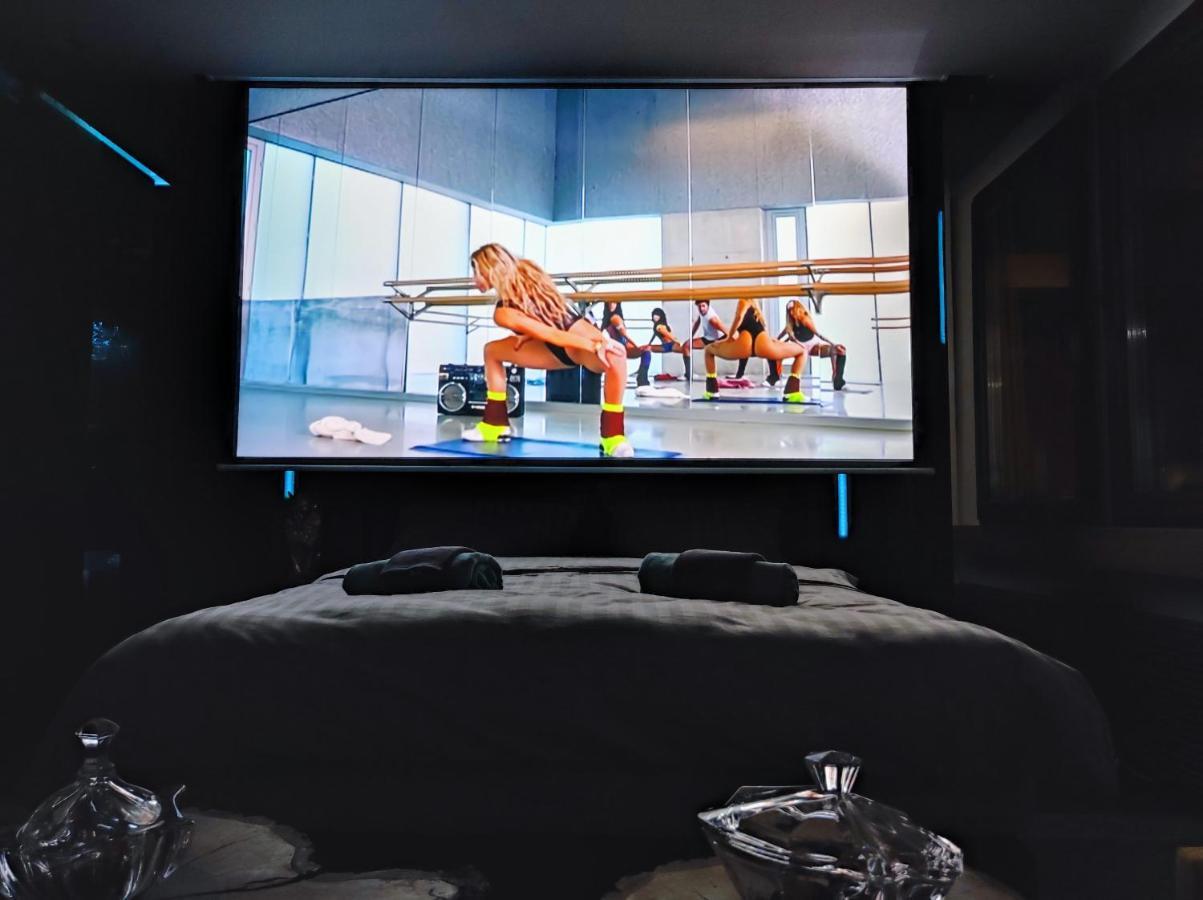 Smart Luxury Penthouse Suites - Private Sauna, Hot-Tub, Home Cinema At The Best Location In Skopie Exterior foto