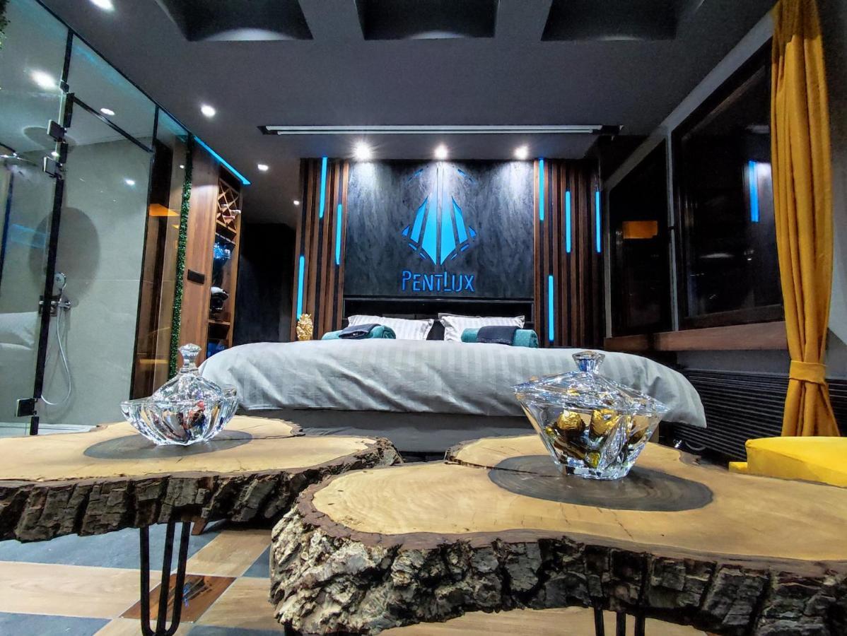 Smart Luxury Penthouse Suites - Private Sauna, Hot-Tub, Home Cinema At The Best Location In Skopie Exterior foto