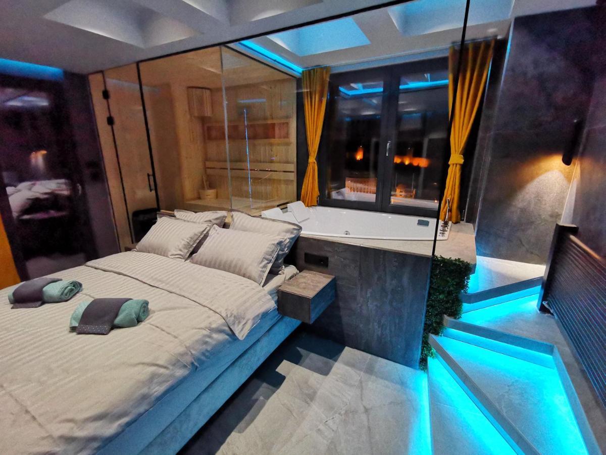 Smart Luxury Penthouse Suites - Private Sauna, Hot-Tub, Home Cinema At The Best Location In Skopie Exterior foto