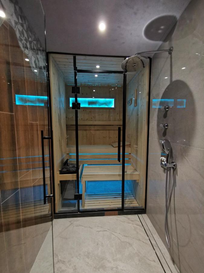 Smart Luxury Penthouse Suites - Private Sauna, Hot-Tub, Home Cinema At The Best Location In Skopie Exterior foto