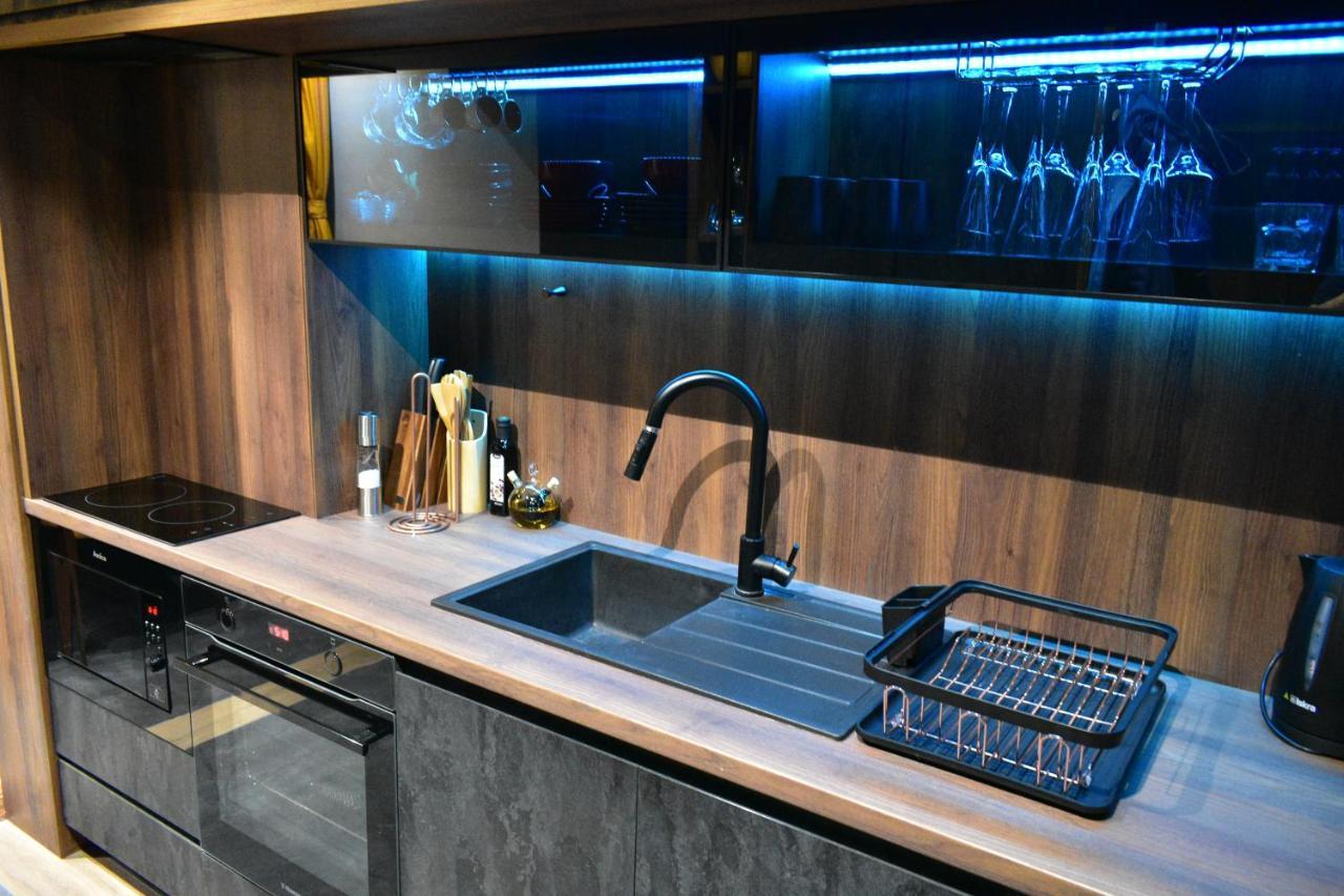 Smart Luxury Penthouse Suites - Private Sauna, Hot-Tub, Home Cinema At The Best Location In Skopie Exterior foto