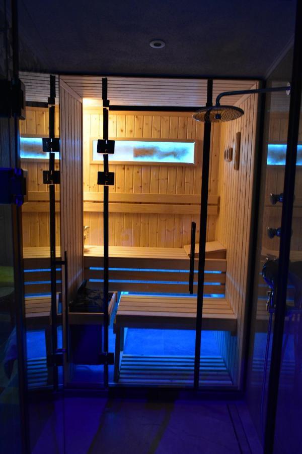 Smart Luxury Penthouse Suites - Private Sauna, Hot-Tub, Home Cinema At The Best Location In Skopie Exterior foto