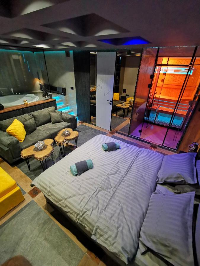 Smart Luxury Penthouse Suites - Private Sauna, Hot-Tub, Home Cinema At The Best Location In Skopie Exterior foto