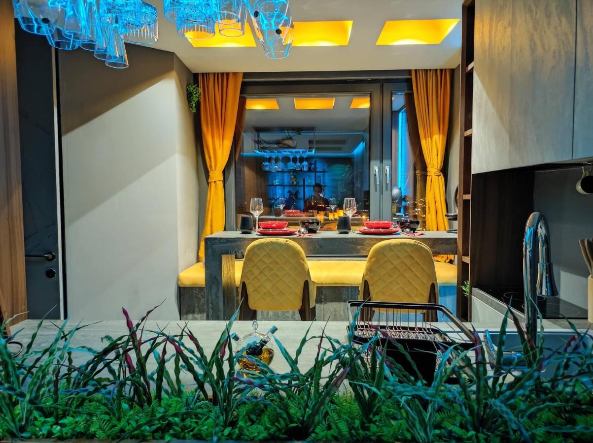 Smart Luxury Penthouse Suites - Private Sauna, Hot-Tub, Home Cinema At The Best Location In Skopie Exterior foto