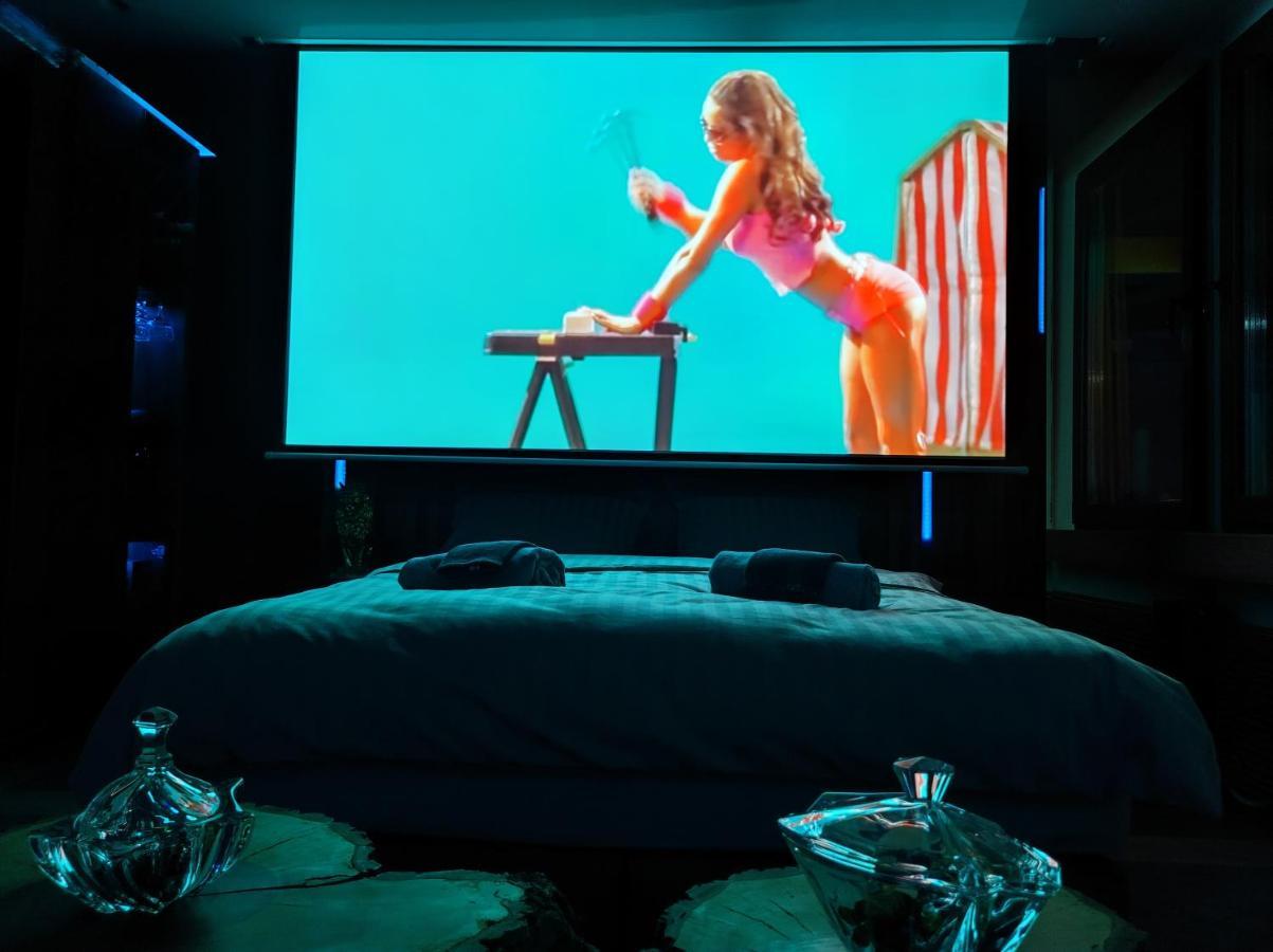 Smart Luxury Penthouse Suites - Private Sauna, Hot-Tub, Home Cinema At The Best Location In Skopie Exterior foto