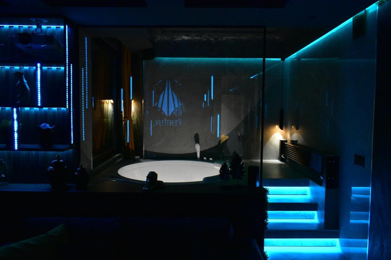 Smart Luxury Penthouse Suites - Private Sauna, Hot-Tub, Home Cinema At The Best Location In Skopie Exterior foto