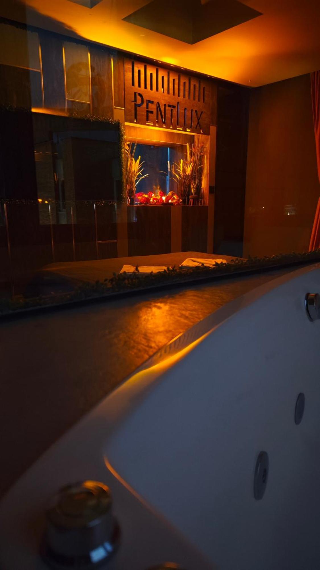 Smart Luxury Penthouse Suites - Private Sauna, Hot-Tub, Home Cinema At The Best Location In Skopie Exterior foto