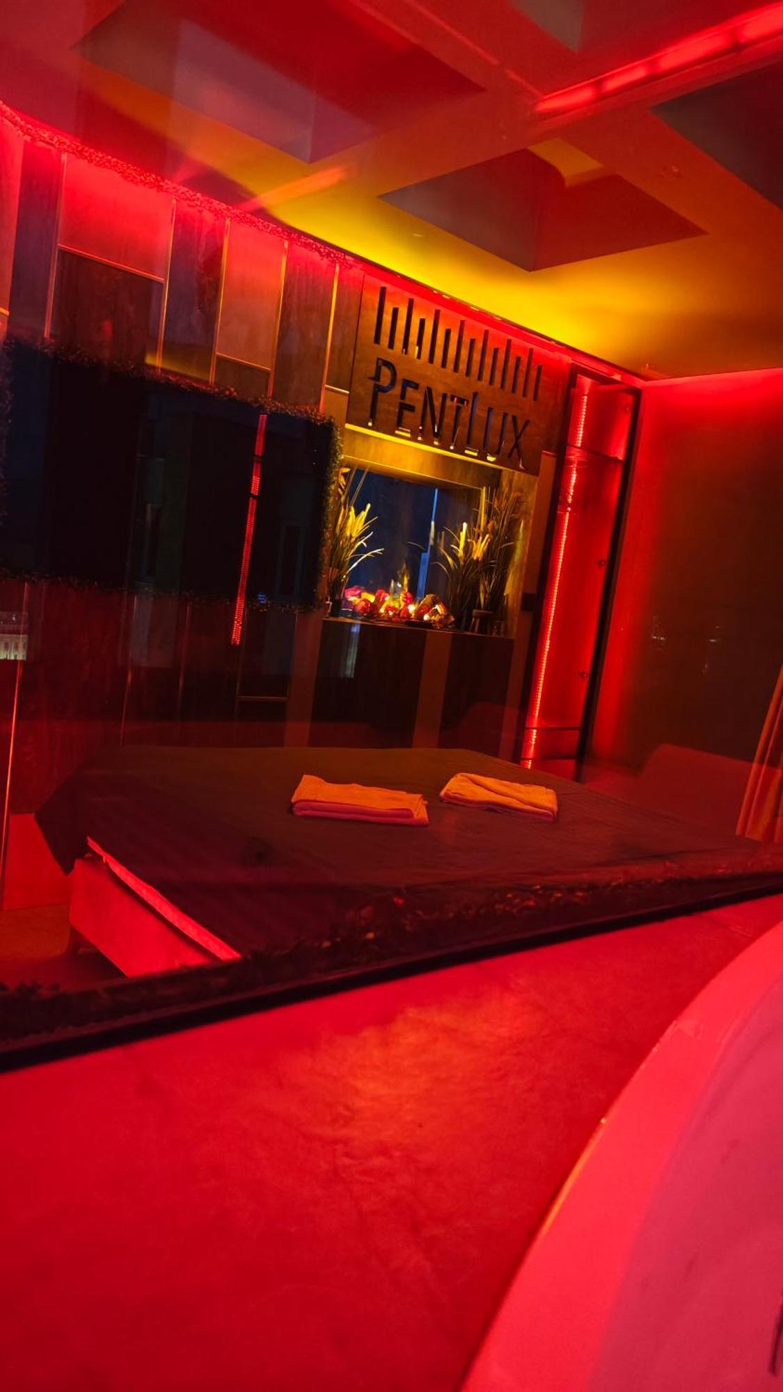Smart Luxury Penthouse Suites - Private Sauna, Hot-Tub, Home Cinema At The Best Location In Skopie Exterior foto
